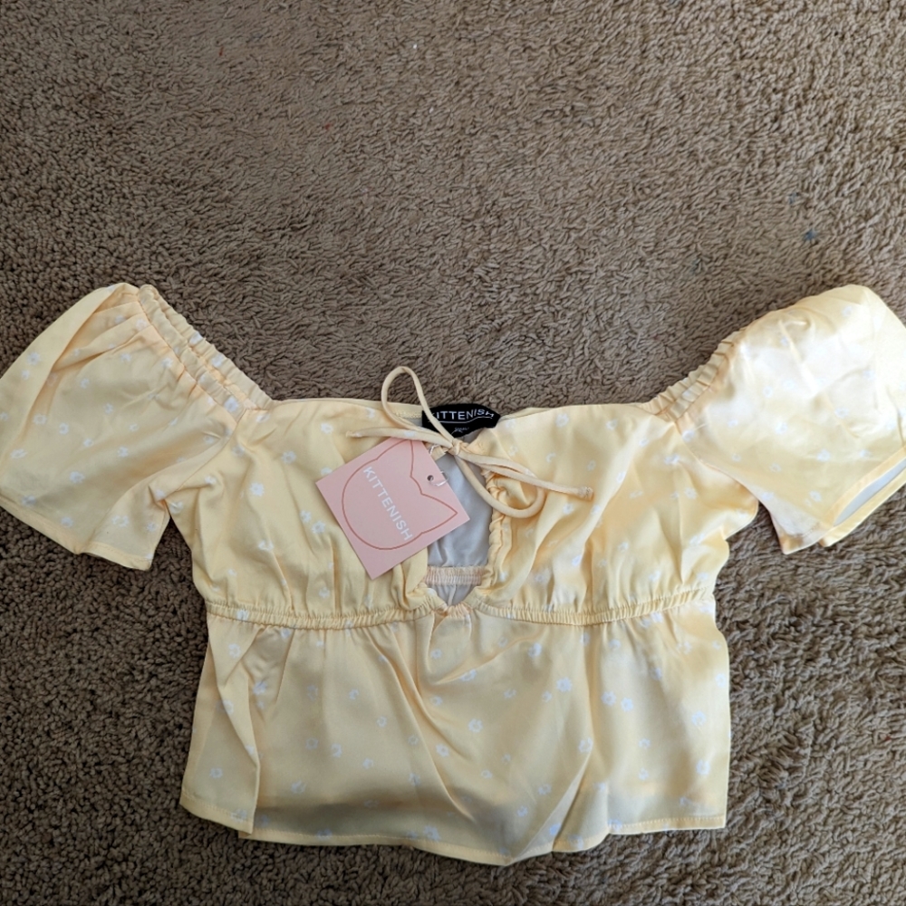 Kittenish Crop Top Yellow w/ Small White floral Size Small